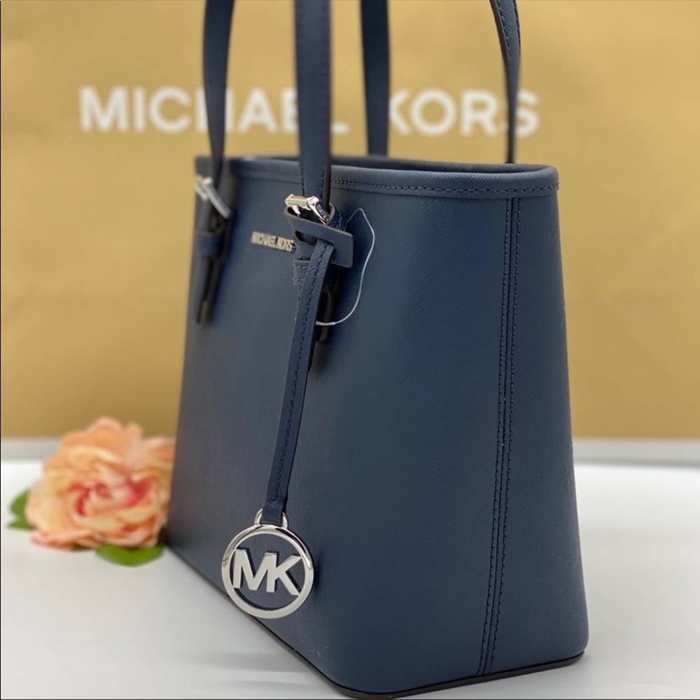 MICHAEL KORS EXTRA-SMALL TOP-ZIP TOTE NAVY - Picture 14 of 16